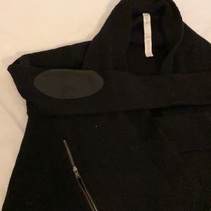 Beautiful Lululemon Savasanna Sweater. Black 8 Merino